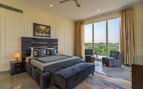 Stayvista At Blanc Belle With Outdoor Pool Vila