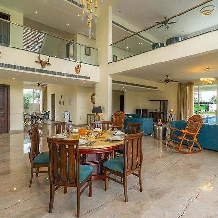 Stayvista At Blanc Belle With Outdoor Pool Sohna Exterior foto