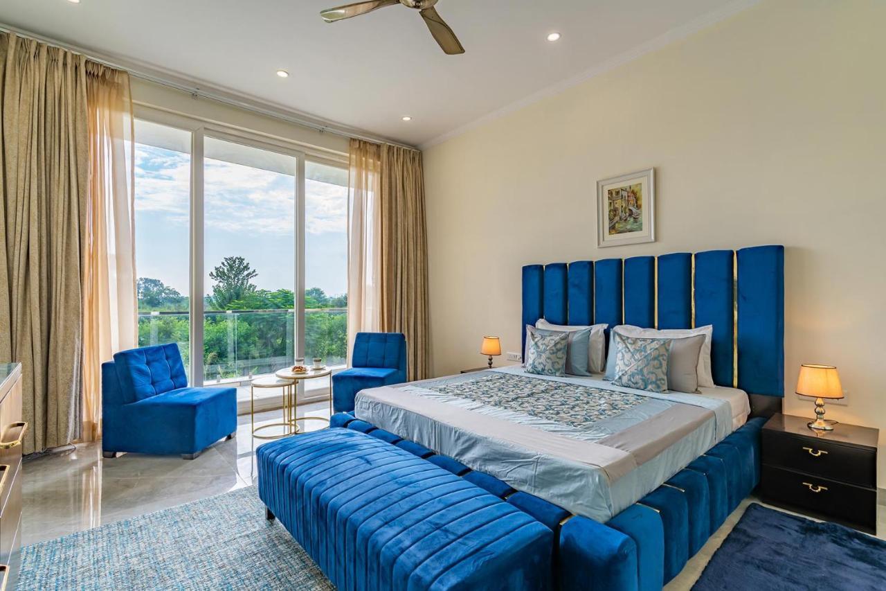 Stayvista At Blanc Belle With Outdoor Pool Sohna Exterior foto