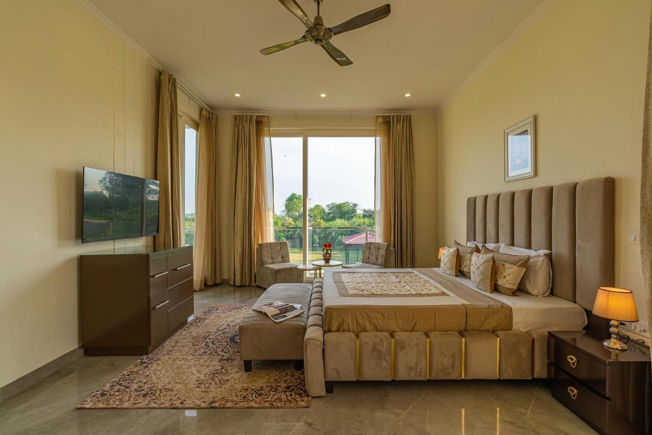Stayvista At Blanc Belle With Outdoor Pool Sohna Exterior foto