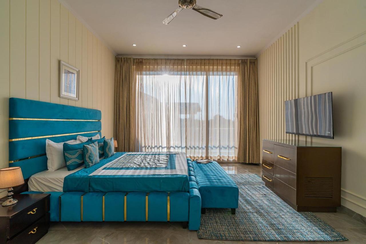 Stayvista At Blanc Belle With Outdoor Pool Sohna Exterior foto