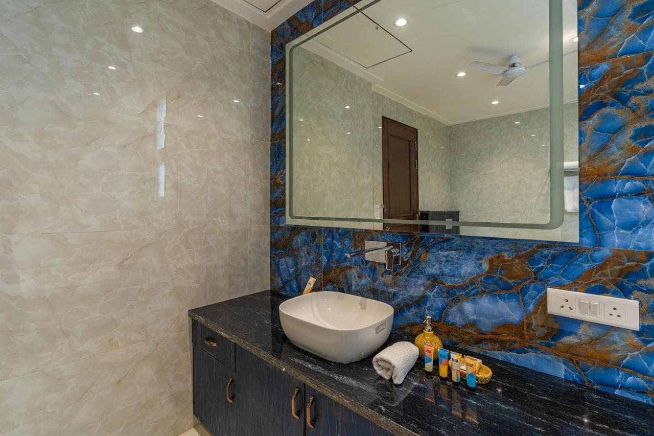 Stayvista At Blanc Belle With Outdoor Pool Sohna Exterior foto