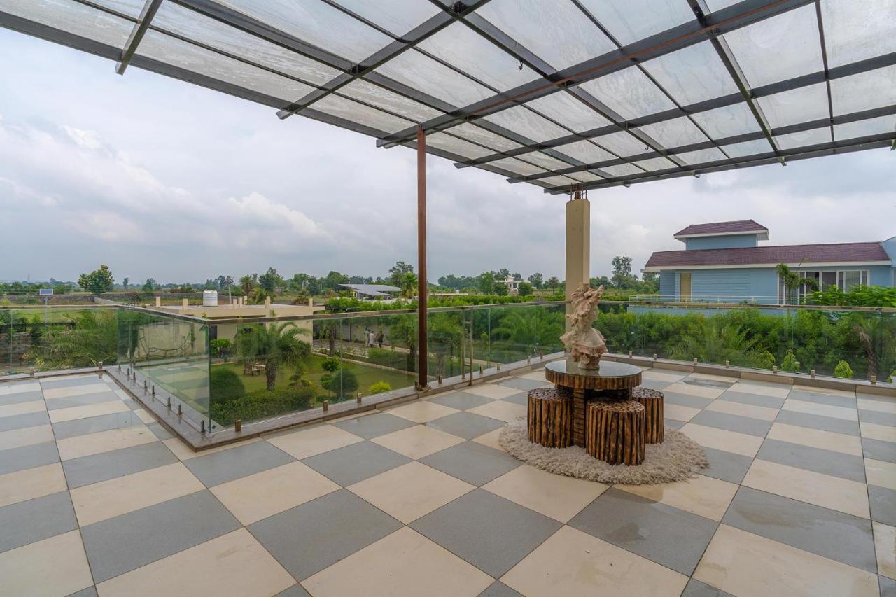 Stayvista At Blanc Belle With Outdoor Pool Sohna Exterior foto