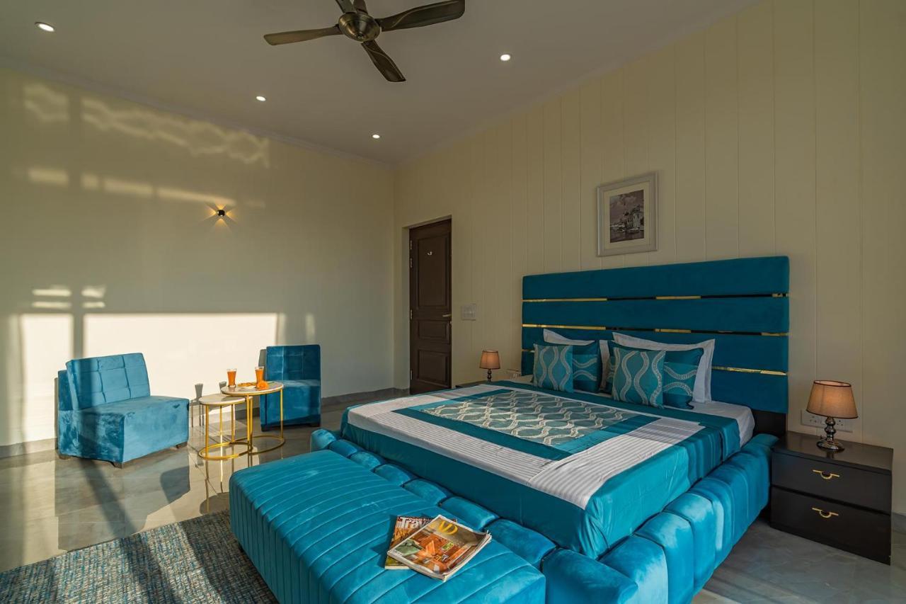 Stayvista At Blanc Belle With Outdoor Pool Sohna Exterior foto