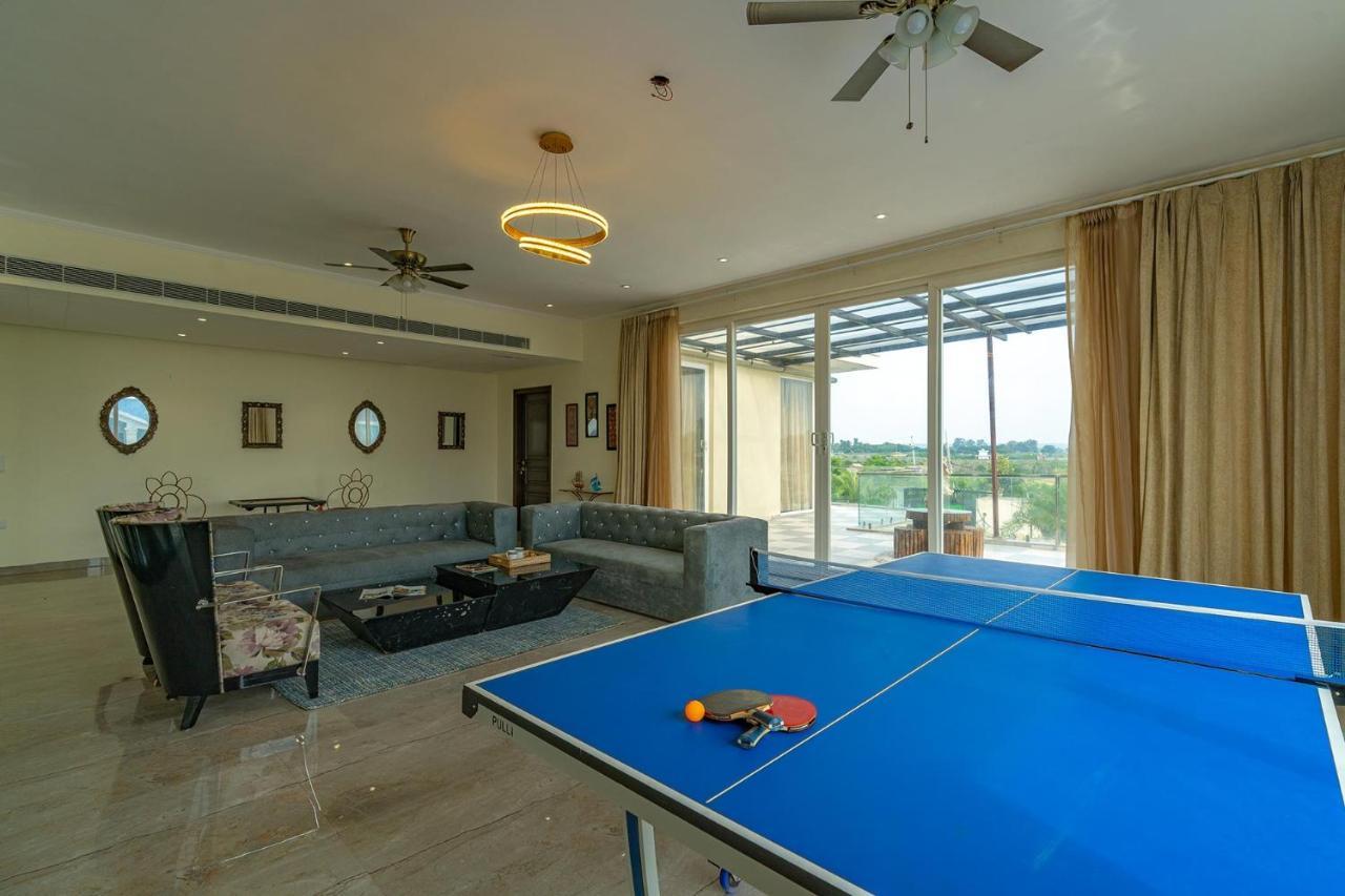 Stayvista At Blanc Belle With Outdoor Pool Sohna Exterior foto