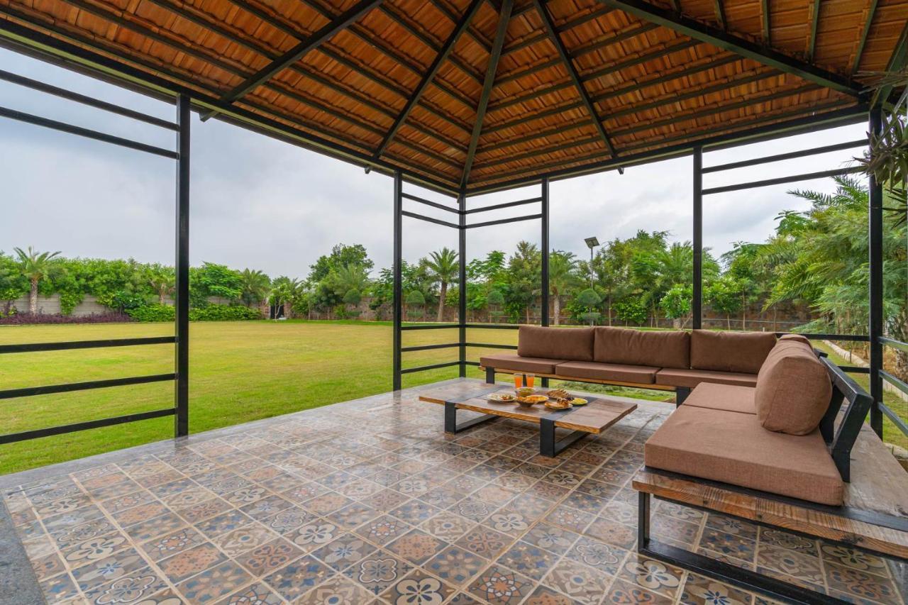 Stayvista At Blanc Belle With Outdoor Pool Sohna Exterior foto